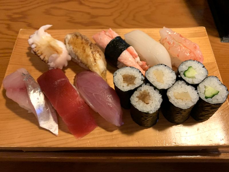 ふじよし 津幡町の人気の寿司店「藤よし」お得なランチセットはおかずが付いて