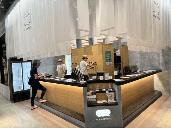 OUR BREWING TAPROOM (2)