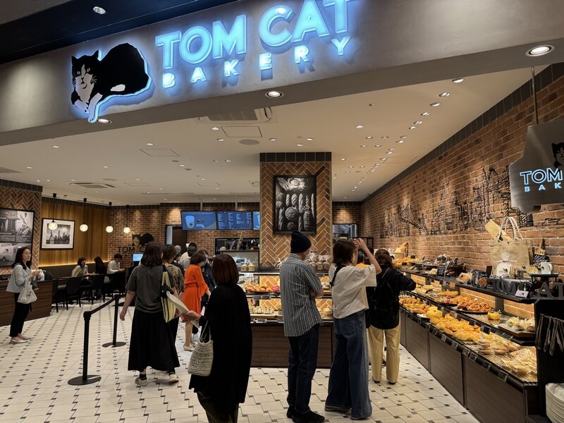 大阪から小松に戻る前にグラングリーン大阪地下1階「TOM CAT BAKERY