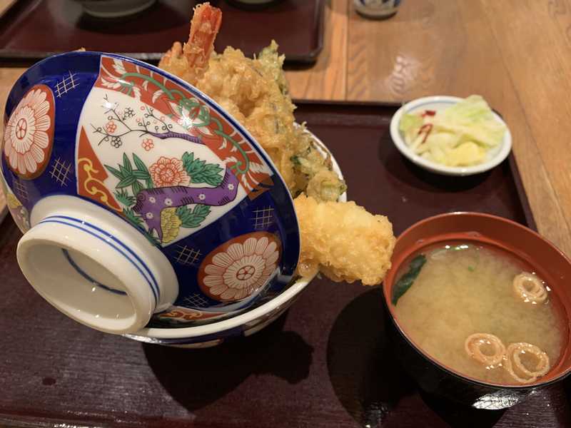 天王寺駅ビル ひかり屋 天王寺ミオ ランチで食べた はみだし天丼 は魚と野菜の天ぷらがてんこ盛り あさぴーのおいしい独り言 天王寺駅ビル ひかり屋 天王寺ミオ ランチで食べた はみだし天丼 は魚と野菜の天ぷらがてんこ盛り あさぴーのおいしい独り言