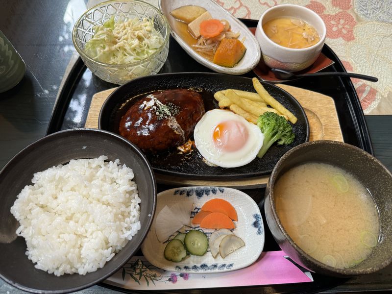 小松市吉竹町の居酒屋「食彩家 どん吉」夜だけではなくランチも人気