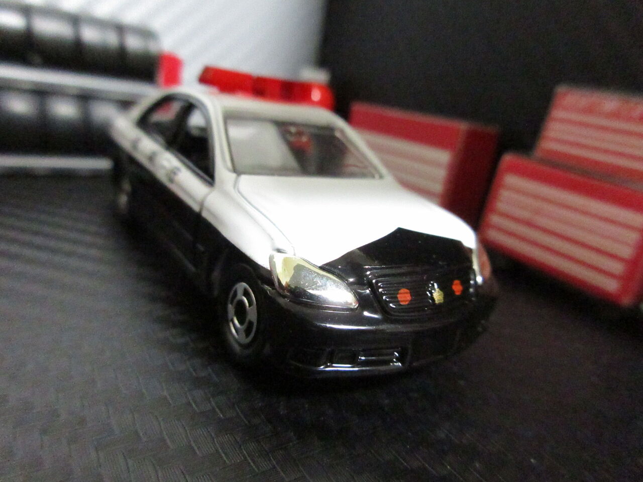 トミカ　トヨタ　180系　ゼロクラウン　レーダーパトカー トミカ トヨタ 180系 ゼロクラウン レーダーパトカー Amazon.co.jp