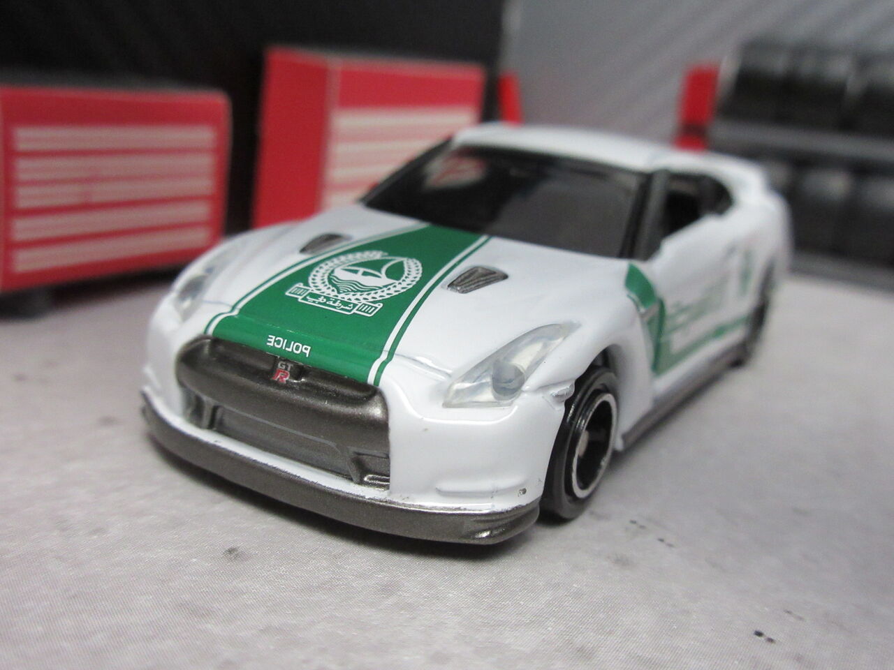 トミカ　日産 ＧＴ―Ｒドバイ警察仕様　当選品　　Ａ Amazon | トミカ 日産GT-R ドバイ警察 [非売品] | ミニカー