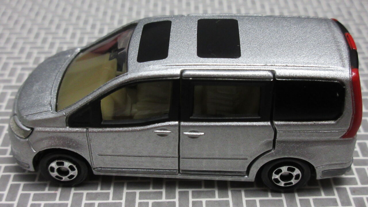 ファミリーミニバンセット : 自分の好きな音を勝手に出す