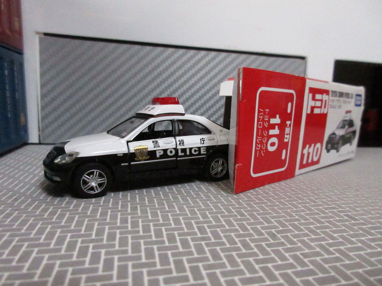 トミカ　トヨタ　180系　ゼロクラウン　レーダーパトカー トミカ トヨタ 180系 ゼロクラウン レーダーパトカー Amazon.co.jp