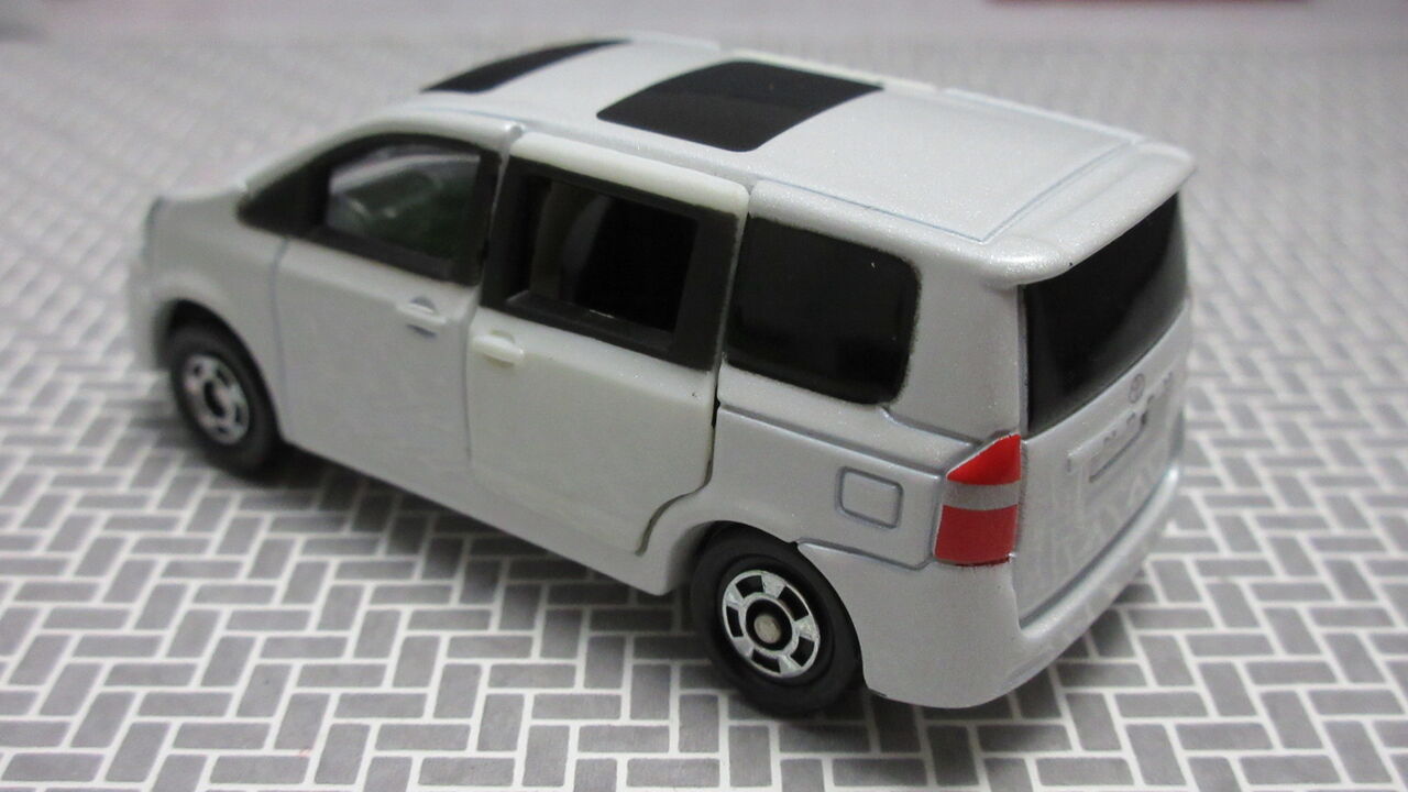 【極美品】　匿名配送　トミカギフトセット　ファミリーミニバンセット　ノア　セレナ ミニカーショップ ケンボックス トミカギフトセットファミリー