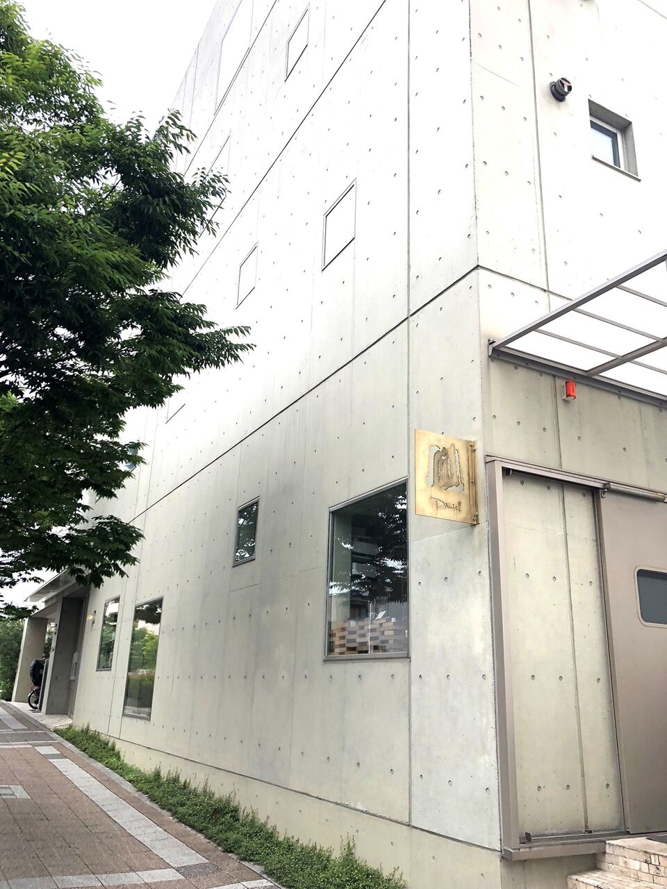 ダニエル 本店 駐 車場