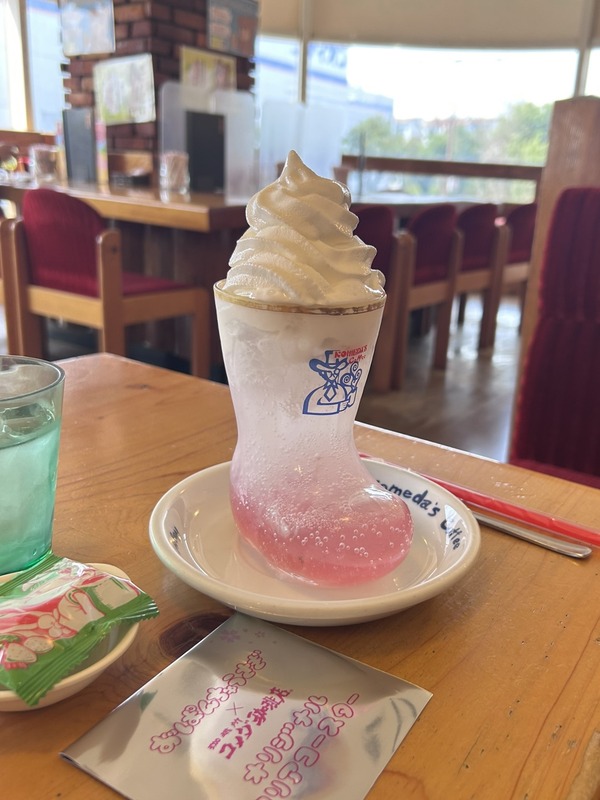 SNSで話題！コメダ「おぱんちゅうさぎ」コラボがかわいい♪桜薫るクリームソーダ飲んでみた♪