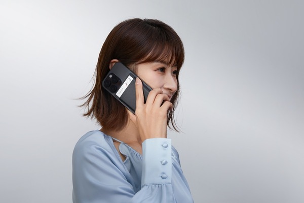 156921600__aisa-phone-call-woman_