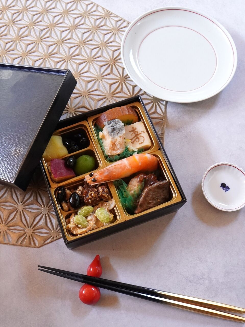 ワンコインで試せる！博多久松お試しおせちレポ＆器好き豆皿コーデも