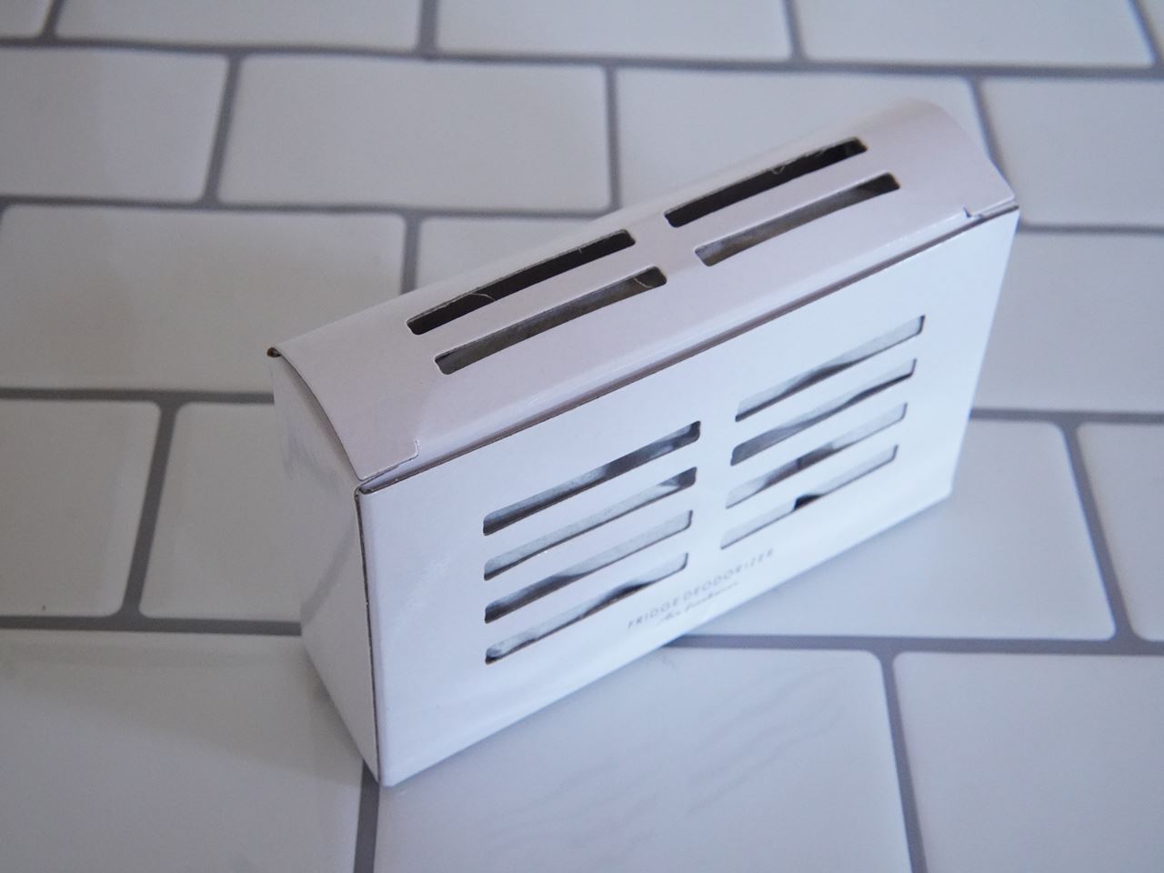 セリア おしゃれなモノトーン脱臭剤見つけた 冷蔵庫の臭い対策に便利 10年後も好きな家 家時間が好きになる 家事貯金 北欧インテリア Powered By ライブドアブログ