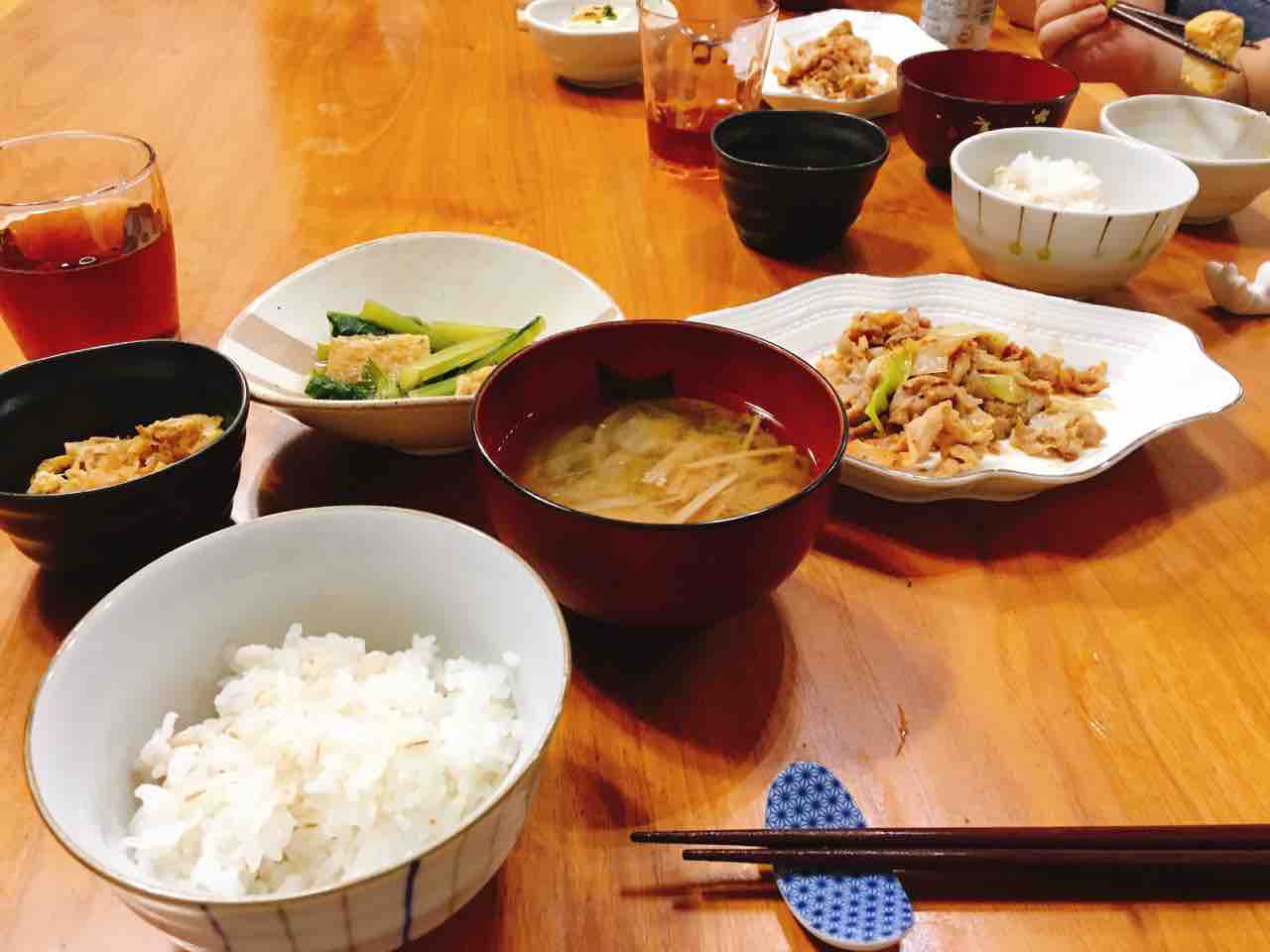 なほかさんちの毎日三食献立日記 おやつ付き 晩ごはん 豚肉とネギの味噌炒め定食 なほかさんちの毎日三食献立日記 おやつ付き 晩ごはん 豚肉とネギの味噌炒め定食