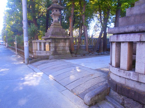 牛嶋神社脇の小橋