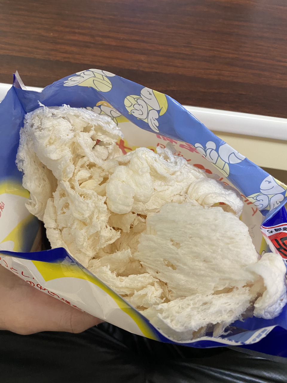 沖縄のお菓子紹介11 まるで洗濯したティッシュ やなわらばーミヤギの遊び場