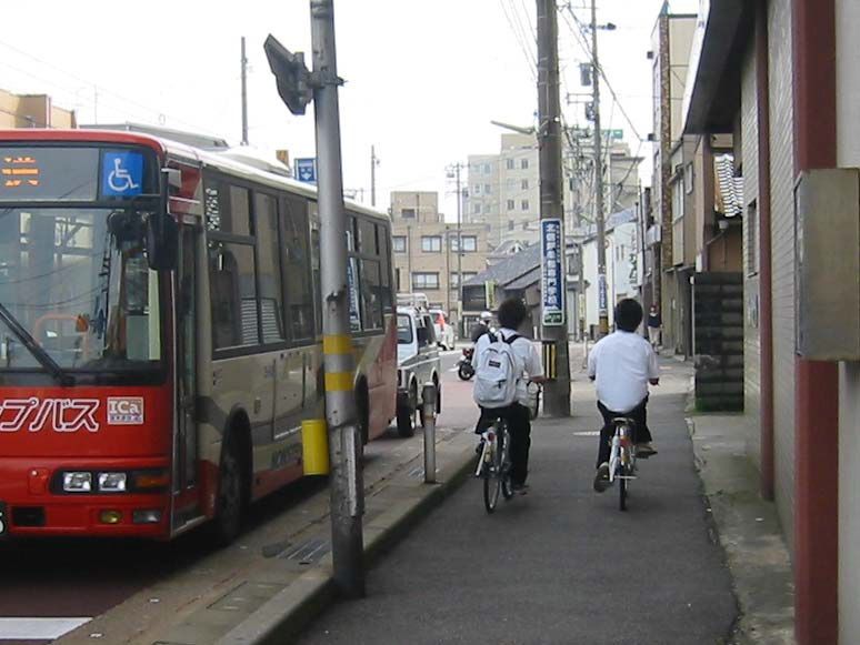 自転車のルール 逆走や並走