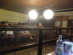 深夜2時半でも外国人客で賑わう