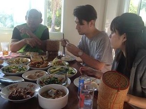 賑やかな食卓