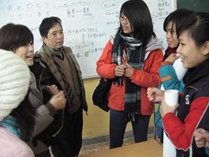 授業が終わってもAの周りには