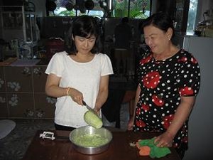 危なっかしい手つきのY子