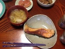 朝は鮭が定番