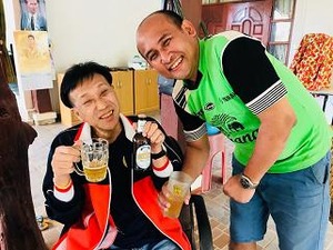 ラオビールの泡がクリアーで美味い