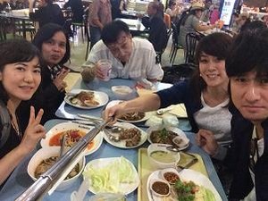 フードコートで昼食
