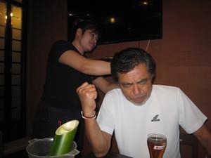 肩もみ