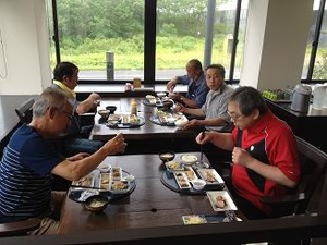 朝食はみんな揃って
