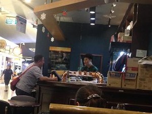 出発の4時まで酒を呑む