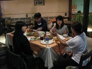 夕食はDの友達の店