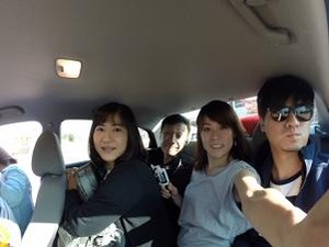 Dの父の車中