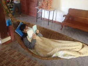 A嬢タイ語の勉強しながら寝た