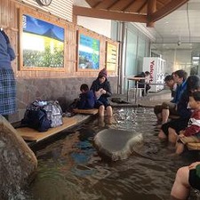 足湯の殆どが韓国人や香港人だった