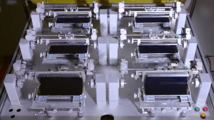 Samsung 折りたためるスマートフォン Galaxy Fold の耐久テストの動画を公開 0を1にする 検査機メーカーになった町工場のブログ
