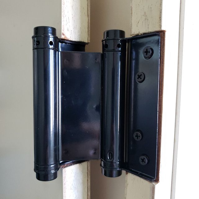 両開きドアの自由蝶番を修理 0を1にする 検査機メーカーになった町工場のブログ