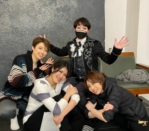 Picsart_22-12-06_20-25-30-448