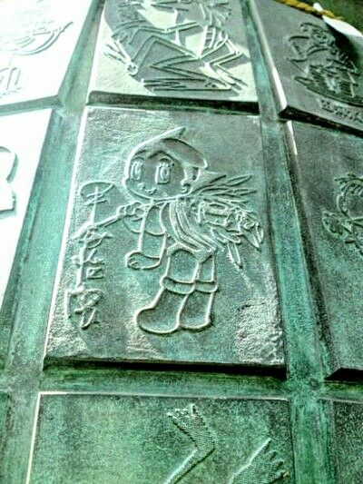 middle_12725845942~2