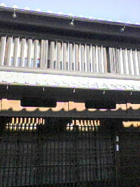 18961445_1768634145_1large~2