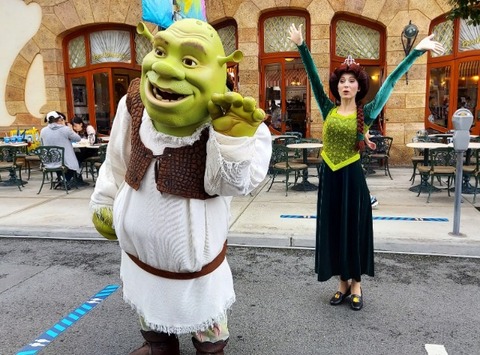 Picsart_22-09-29_07-44-59-274