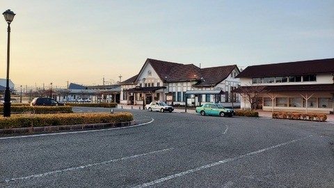 Picsart_24-04-09_13-56-33-940