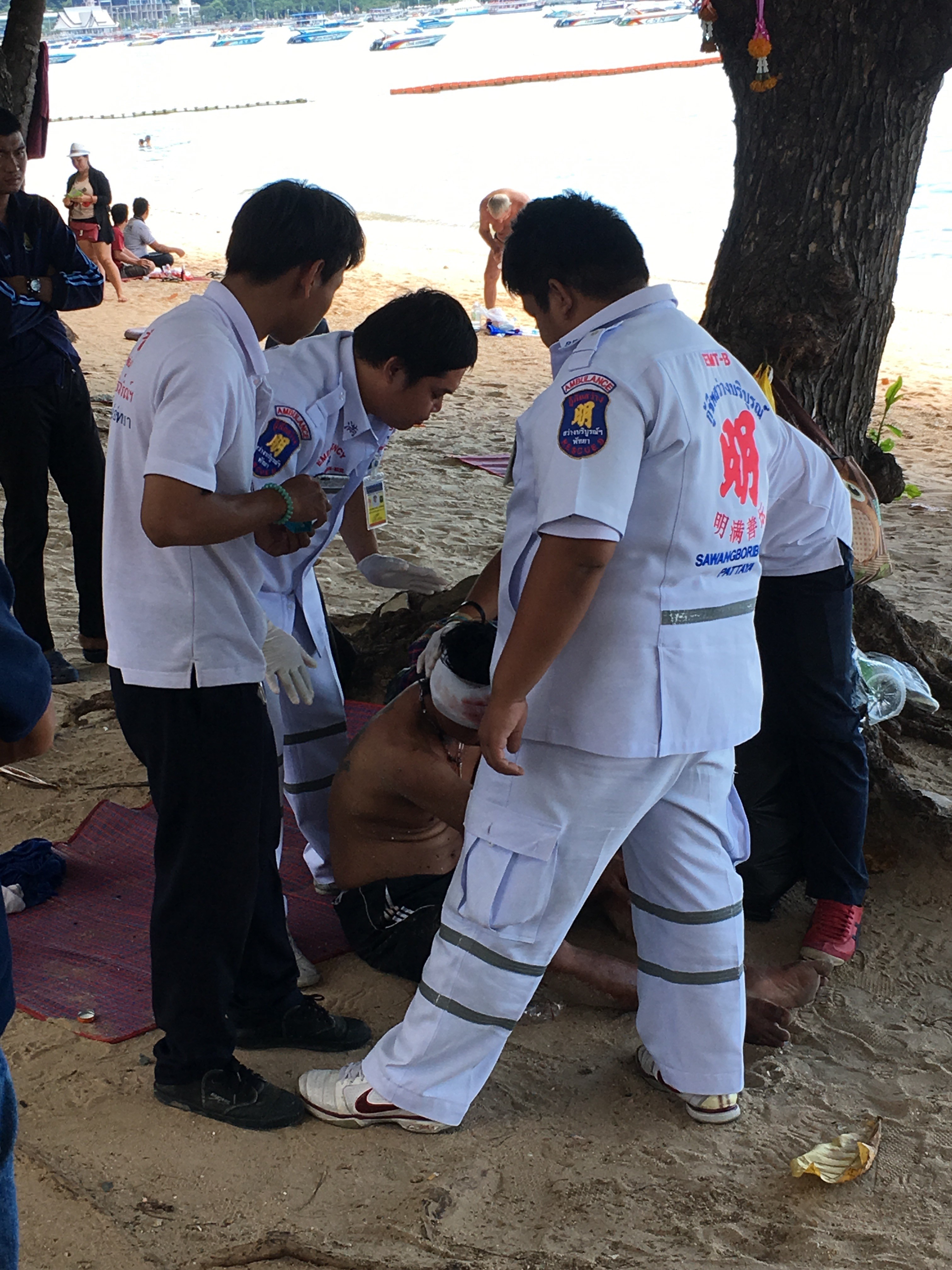 パタヤ／ソイ１３》 オイルマッサージもスペシャルもしっかりやってくれ、サバイサバーイ。その前にビーチでトラブルに遭遇 : 男楽 TRAVEL with  PINK DOOR