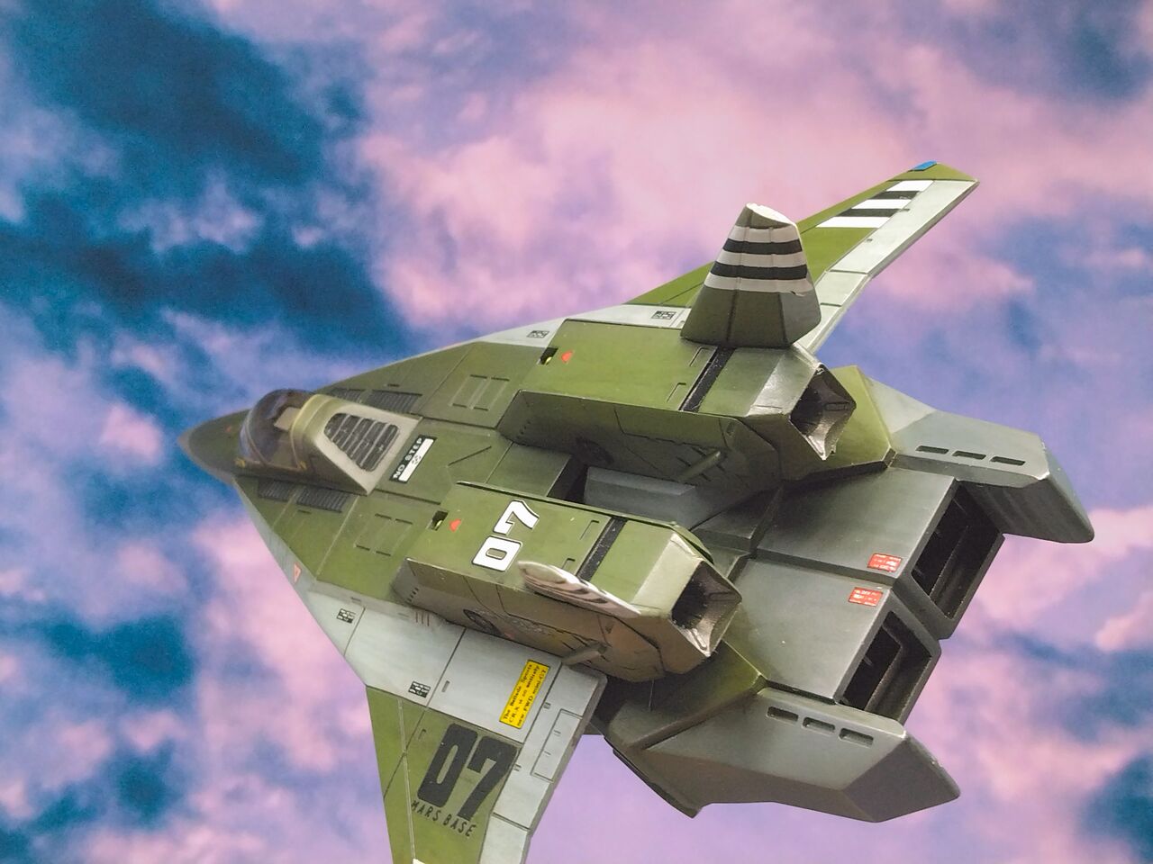 イマイ 1/72 国家防衛連合 可変戦闘攻撃機 「レギオス」 イマイ 1/72 国家防衛連合 可変戦闘攻撃機 「レギオス」