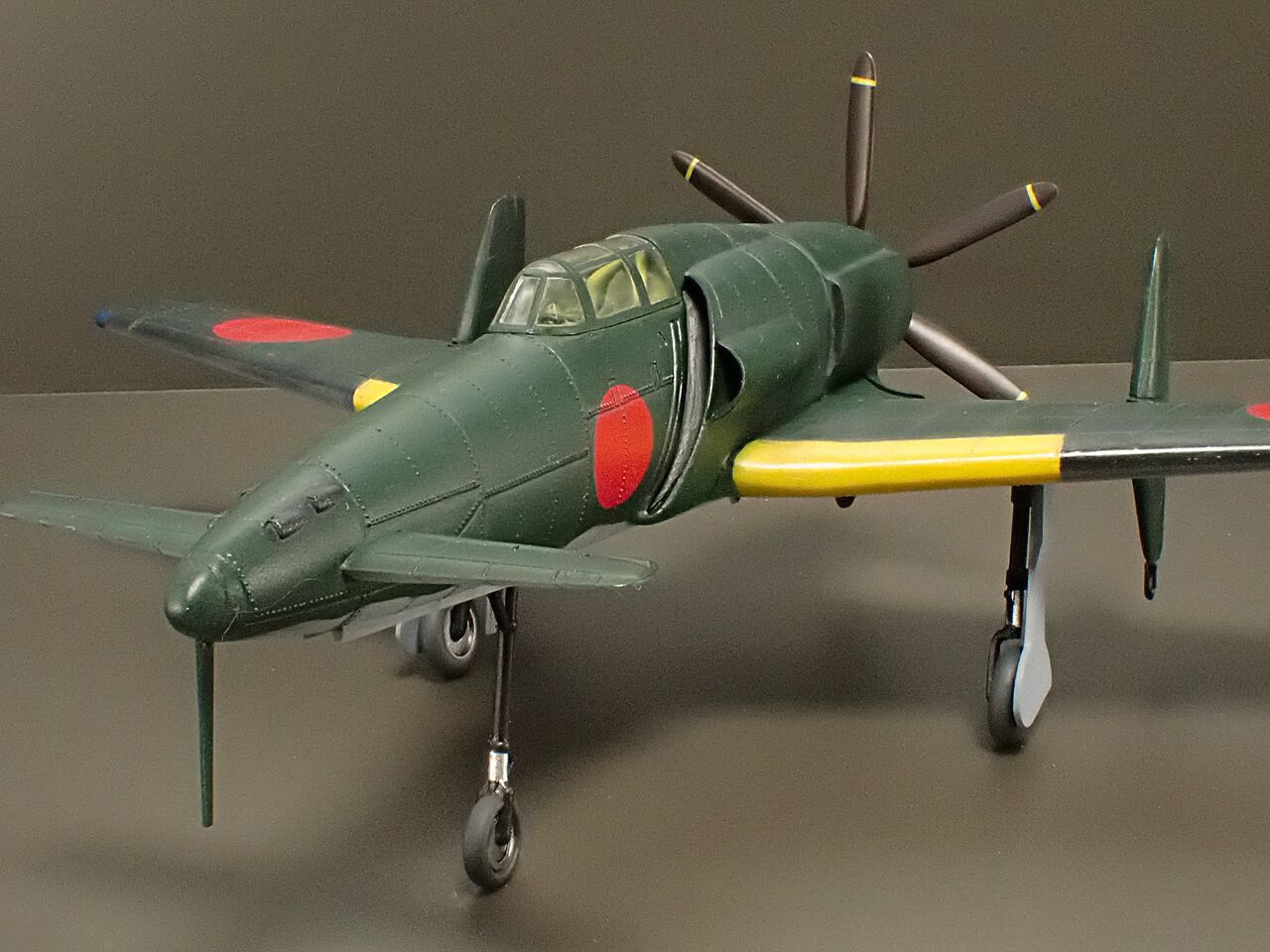 Amazon | 1/72 完成品 日本海軍 空技廠 局地戦闘機 震電 J7W1