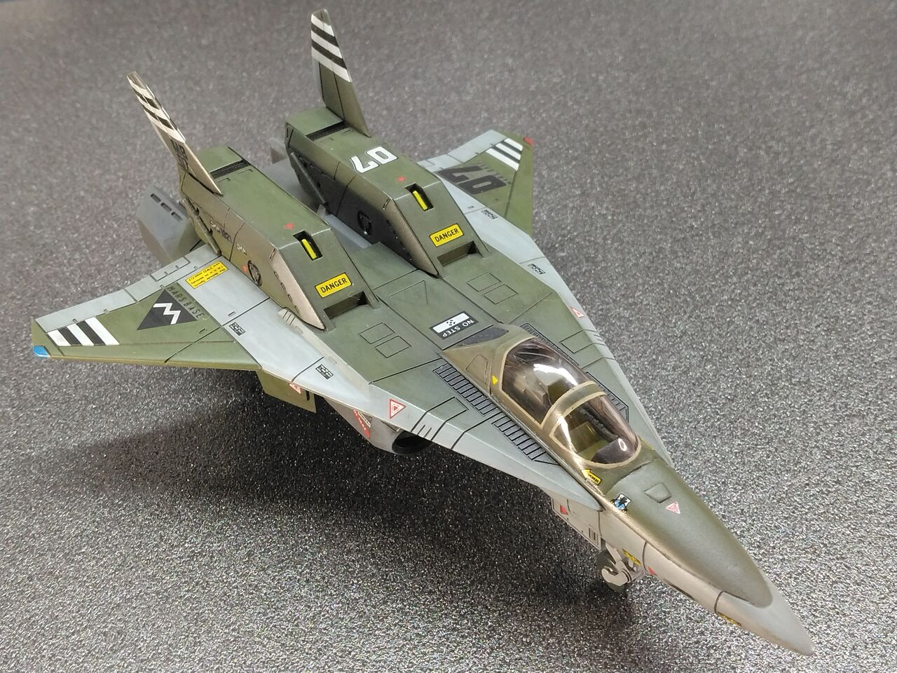 イマイ 1/72 国家防衛連合 可変戦闘攻撃機 「レギオス」 イマイ 1/72 国家防衛連合 可変戦闘攻撃機 「レギオス」