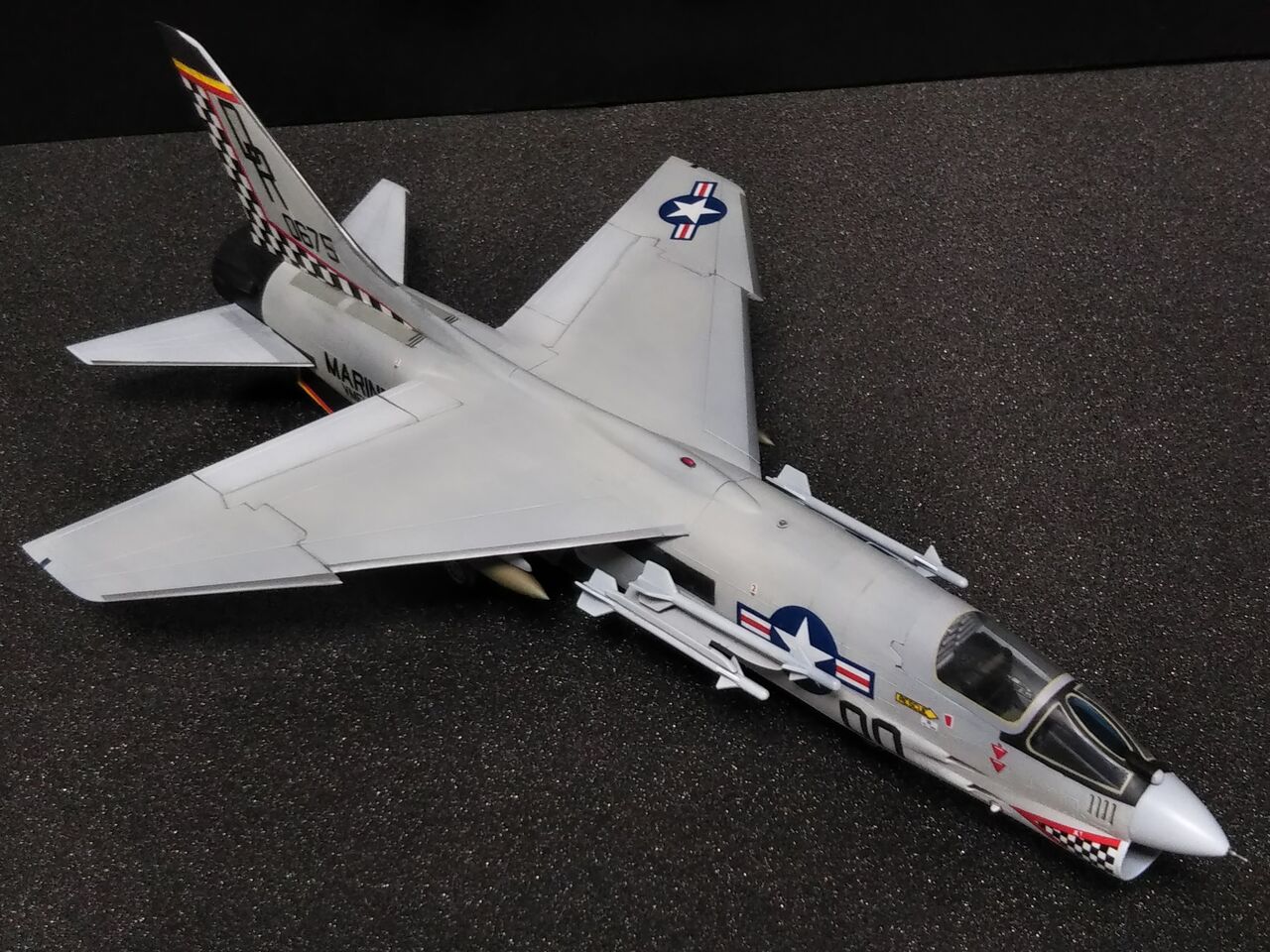 ハセガワ 1/72 アメリカ海兵隊 戦闘機 F-8E 「クルーセイダー」チェッカーボーズ : 常磐重工 -JOBAN JUKO PROJECT-  楽しきかな模型の世界