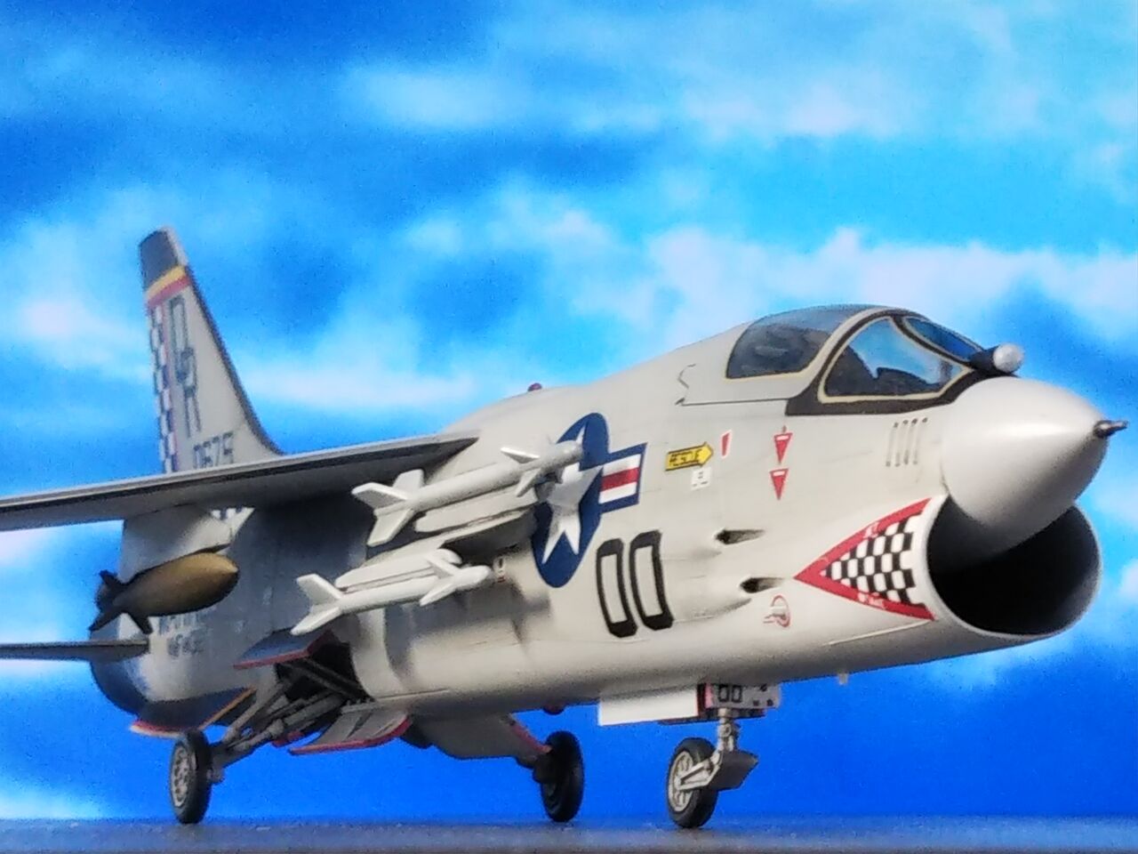 ハセガワ 1/72 アメリカ海兵隊 戦闘機 F-8E 「クルーセイダー ハセガワ 1/72 アメリカ海兵隊 戦闘機 F-8E 「クルーセイダー