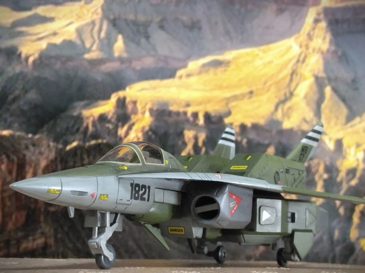 イマイ 1/72 国家防衛連合 可変戦闘攻撃機 「レギオス」 イマイ 1/72 国家防衛連合 可変戦闘攻撃機 「レギオス」