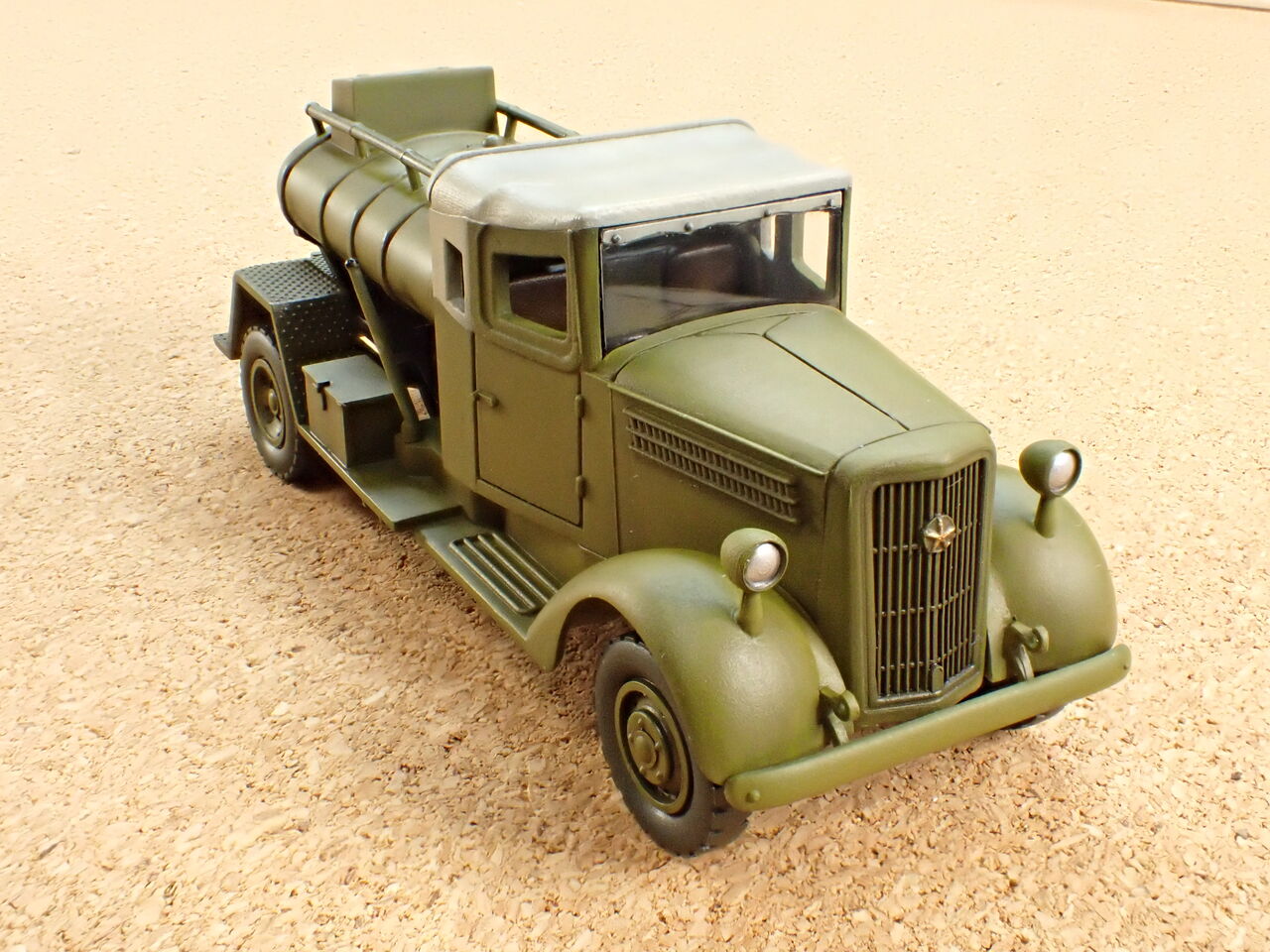 ハセガワ 1/72 日本陸軍 「いすゞ TX-40 燃料補給車」 : 常磐