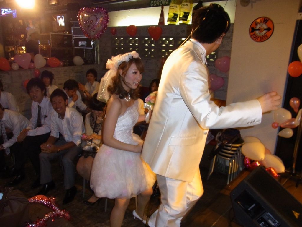 友情 愛情タップリの２次会でした 名古屋の結婚式二次会 忘新年会 歓送迎会など貸切パーティーは オキナワａサインバーkozaに任せろ