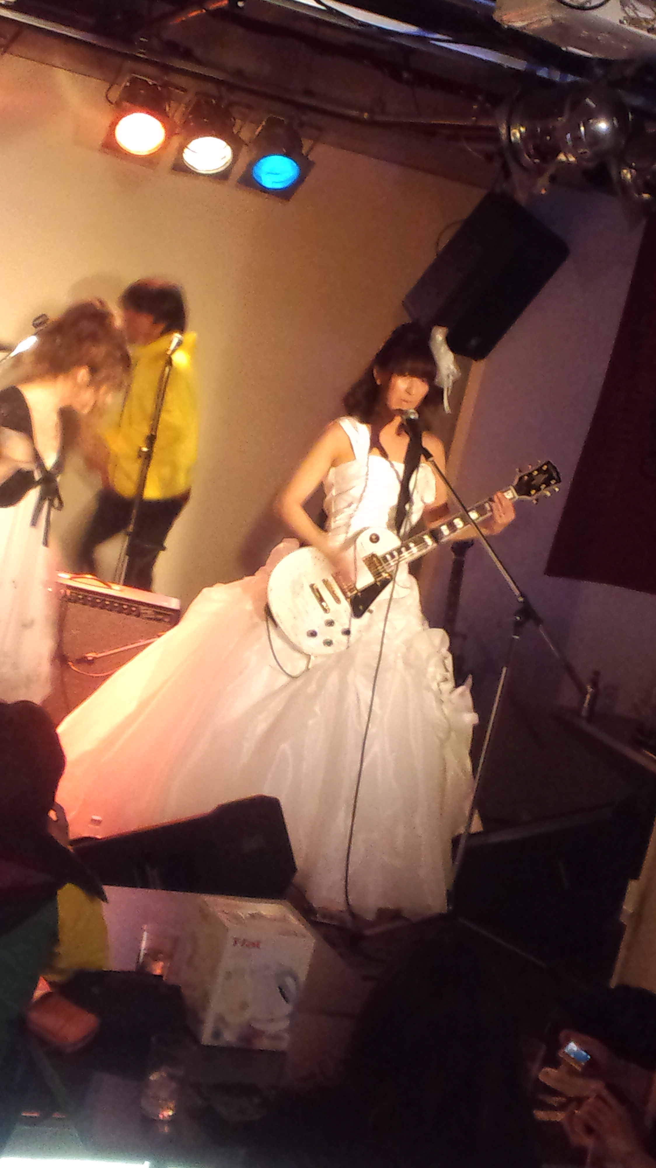 新婦さんはギタリスト 3バンド炸裂のウェディングパーティー 名古屋の結婚式二次会 忘新年会 歓送迎会など貸切パーティーは オキナワａサインバーkozaに任せろ